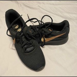 Black and rose gold/copper 8.5 Nike Tanjun shoes